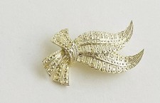 Vintage Gerry's Textured Light Gold Tone Metal Flowing Ribbon Bow 2