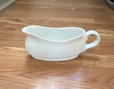 Threshold Porcelain White Gravy Boat With Rounded Rim 9" X 3.5"
