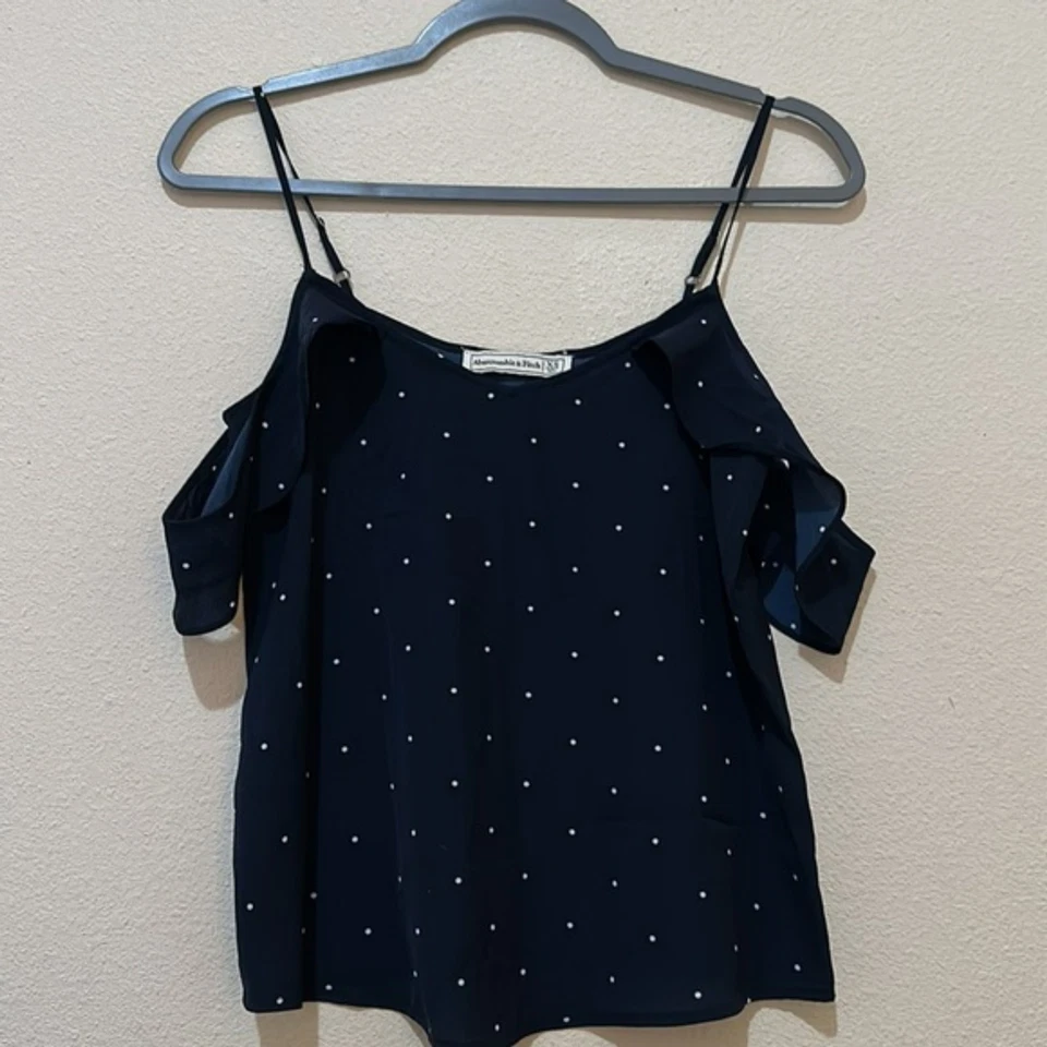 Camiseta sin mangas A&F Abercrombie & Fitch para mujer XS fuera del hombro lunares azul marino satinado Y2k Foto 2 de 4