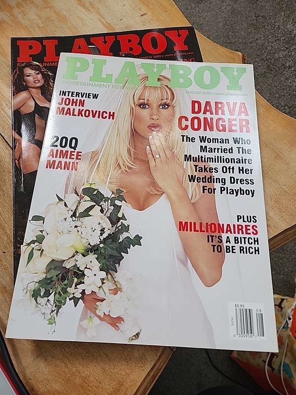 Playboy Magazine August 2000 Cover: Darva Conger Playmate: Summer Altice