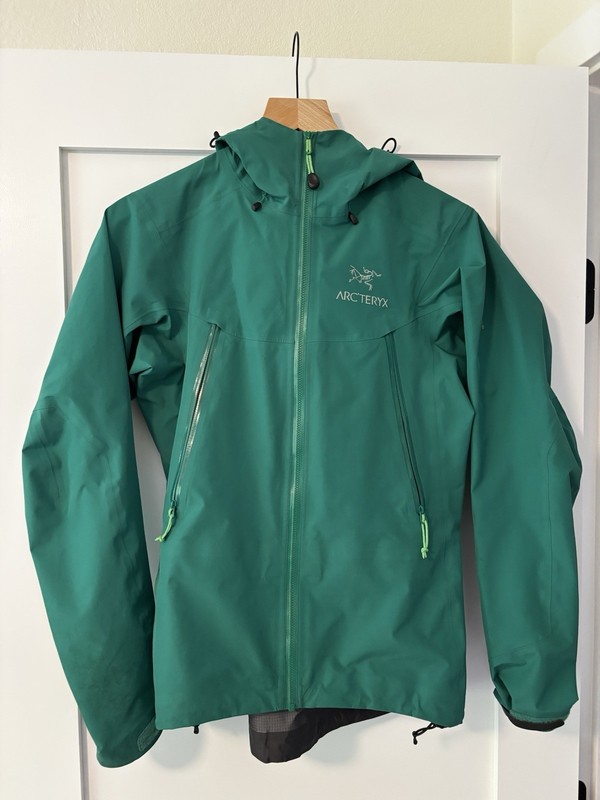 Arcteryx Beta LT Jacket Women’s Size Small color Green only worn twice
