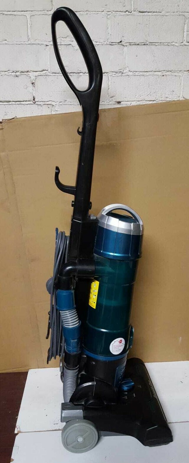 HOOVER Breeze Evo TH31BO01 Upright Bagless Vacuum Cleaner Black