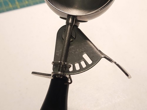 Cuchara de helado vintage CRESTWARE - acero inoxidable operado por el pulgar - Imagen 3 de 6