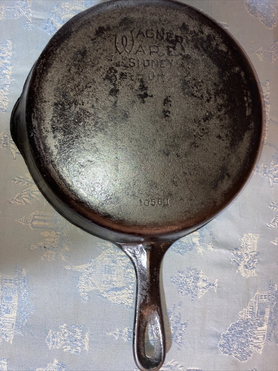 A Vintage Wagner Ware Sidney -0- 9 Inch Cast Iron Skillet #10561