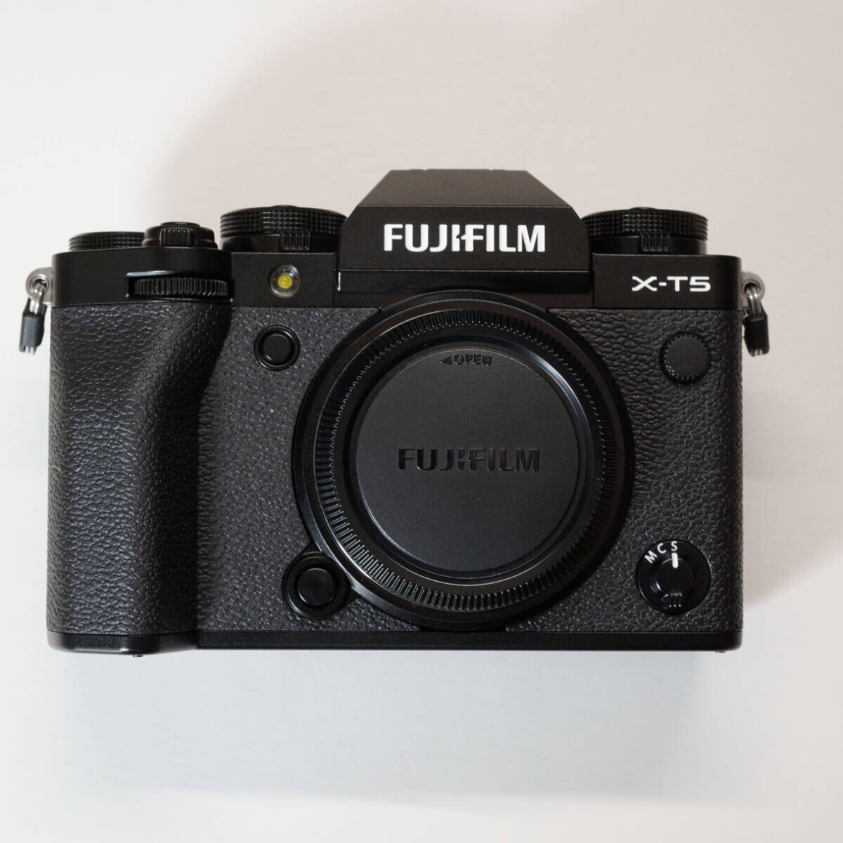 FUJIFILM X-T5 ボディ ブラック Fujifilm X-T5 40.2MP Mirrorless Camera Body Black with battery
