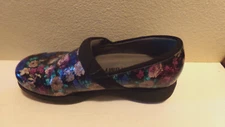 Soft Walk Grays Anatomy Womens Size 11 Clogs Slip Resistant Floral Pattern 