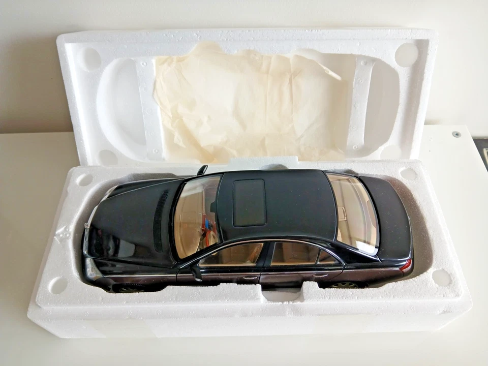 1:18 Autoart MILLENNIUM Maybach 57 DEALER EDITION B66962158 - Image 3 of 4