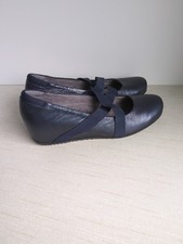 Softwalk Women's 8.5M Comfort Slip-on, Hidden Wedge, Leather, Barely Worn