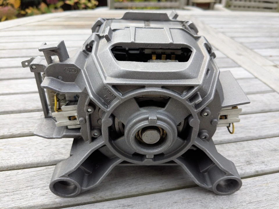 Bosch Exxcel 7 WAE24469GB/17 Washing Machine Motor Part No. 00145713 With Belt - Image 4 of 4