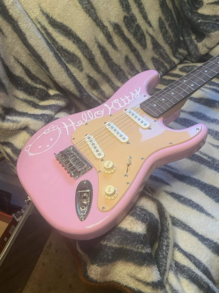 squire hello kitty electric guitar. used. - Image 2 of 4