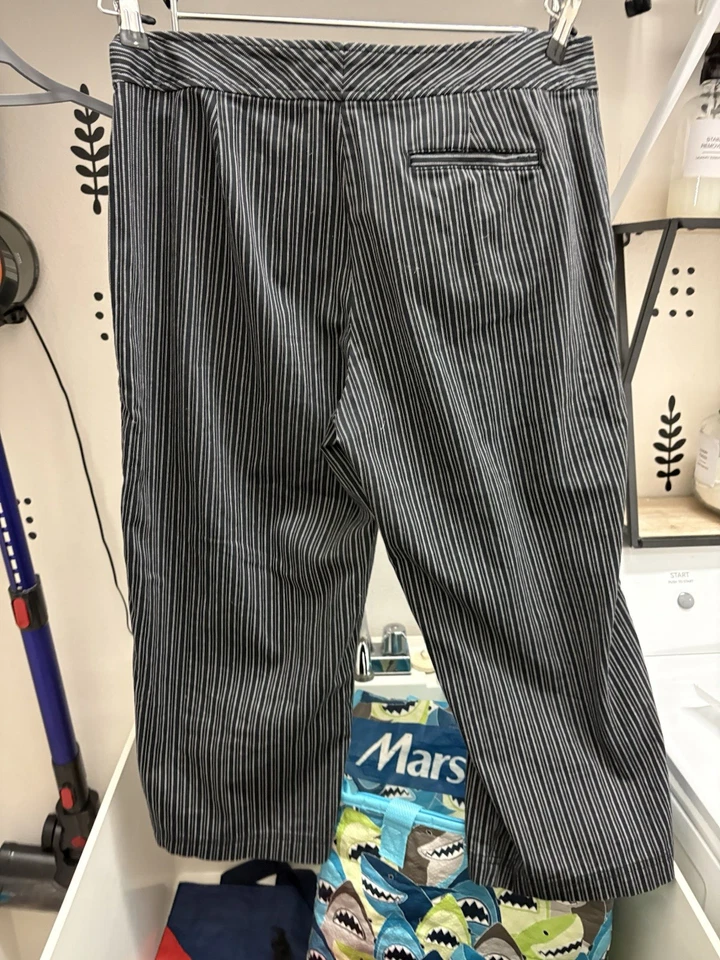 Izod Golf Mujer Elástico Azul Blanco Pin Rayas Capri Pantalones Talla 10 Foto 3 de 4
