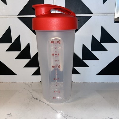 EUC Tupperware Quick Shake 20 oz. Drink/Gravy Shaker Sheer w/ Red Lid & Insert