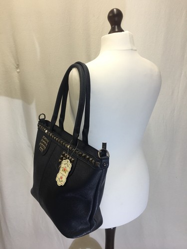 Women's large blue, faux leather handbag, with free umbrella.Fashion Only brand. - Picture 12 of 12