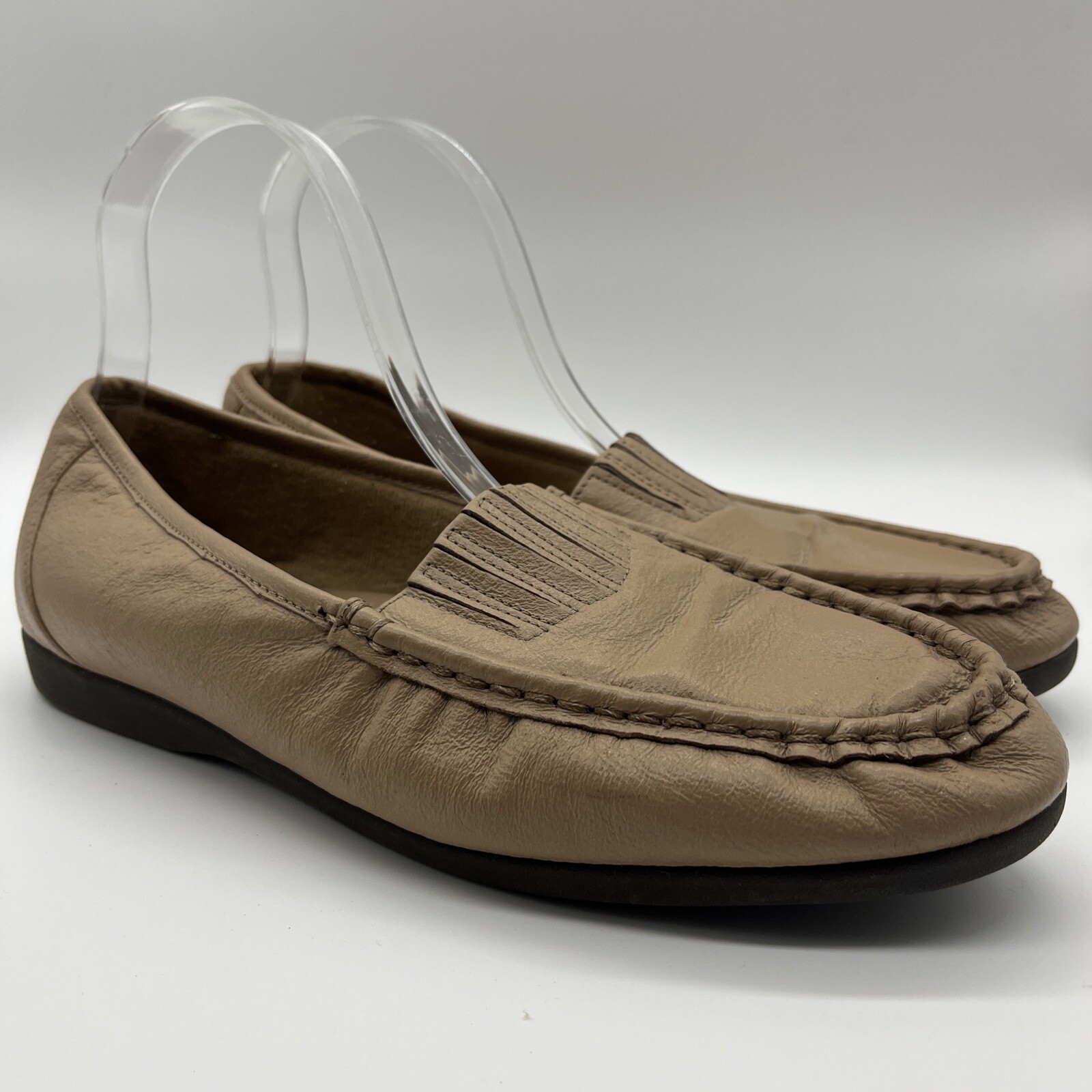 Mushrooms Womens Loafer Shoes Size 9M Navy Tan Slip On Leather Casual