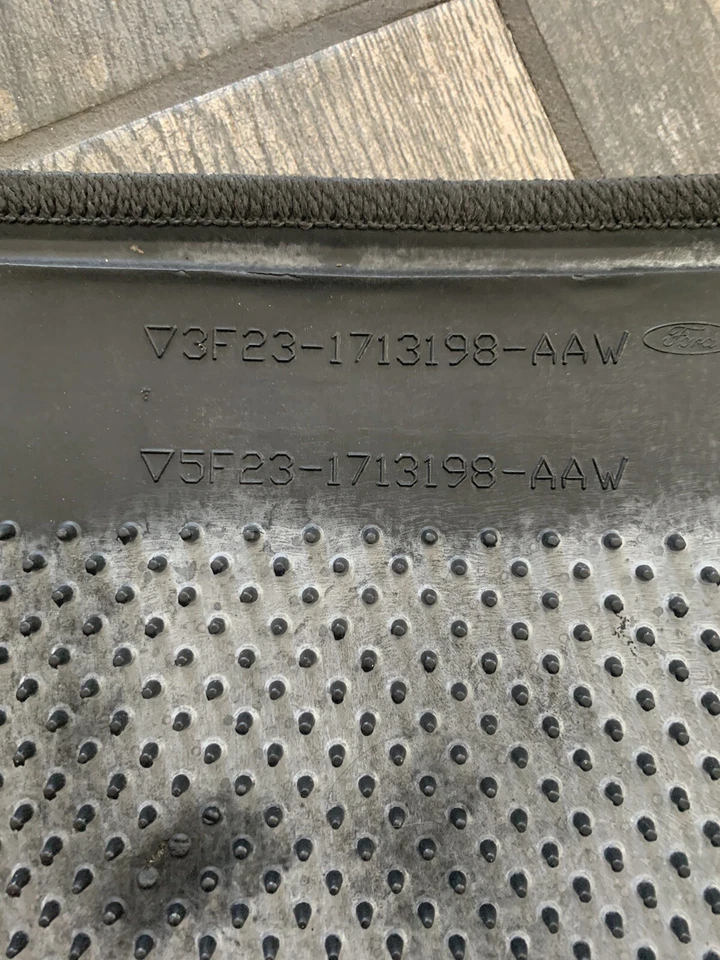 Alfombrilla Ford Freestar 2004-2007 genuina OEM tercera fila alfombra 3F231713198aaw Foto 2 de 3