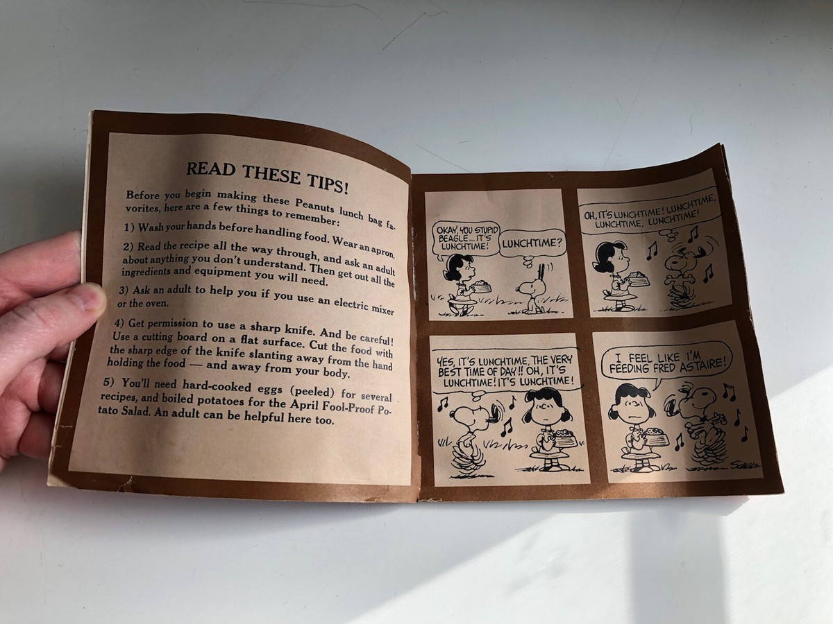 PEANUTS LUNCH BAG COOK BOOK 絵本 SNOOPY 1974 Peanuts Lunch Bag Cook Book - Charlie Brown Snoopy