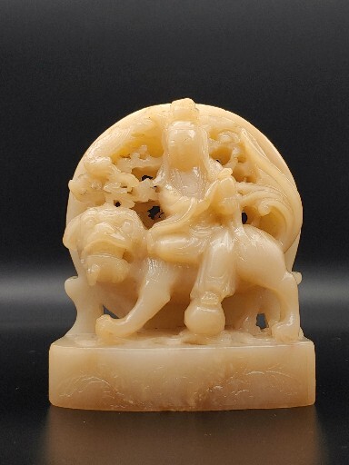 清代寿山白芙蓉石雕文殊菩萨骑狮镇纸Chinese Qing Shoushan