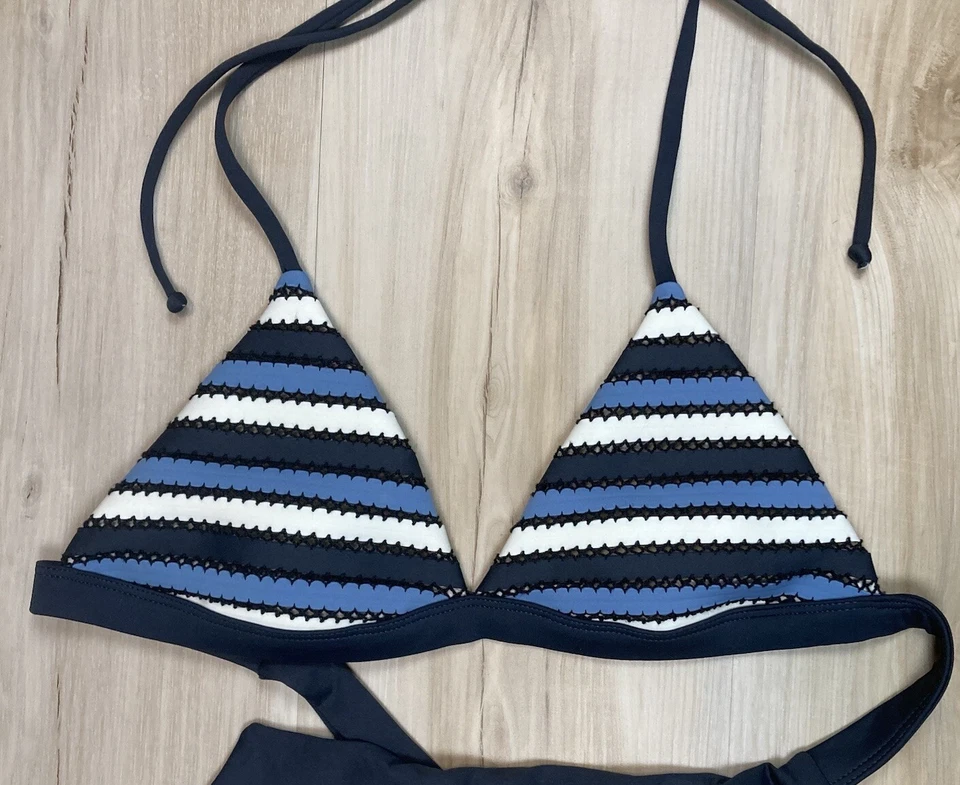 Top de Bikini PilyQ Triángulo Talla S Venecia Rayas Azul Cielo/Azul Marino Perfecto Estado Pequeño S Foto 2 de 4
