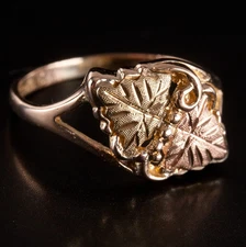 11k Black Hills Gold Tri-Color Floral Leaf Style Ring 1.94g
