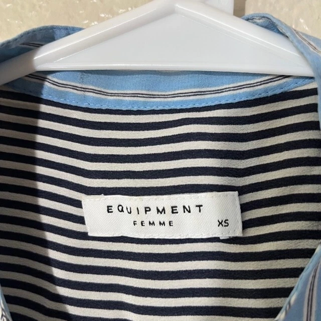 Blusa de seda Equipment XS para mujer camisa con botones top azul marino blanco a rayas cuello con banda Foto 3 de 4