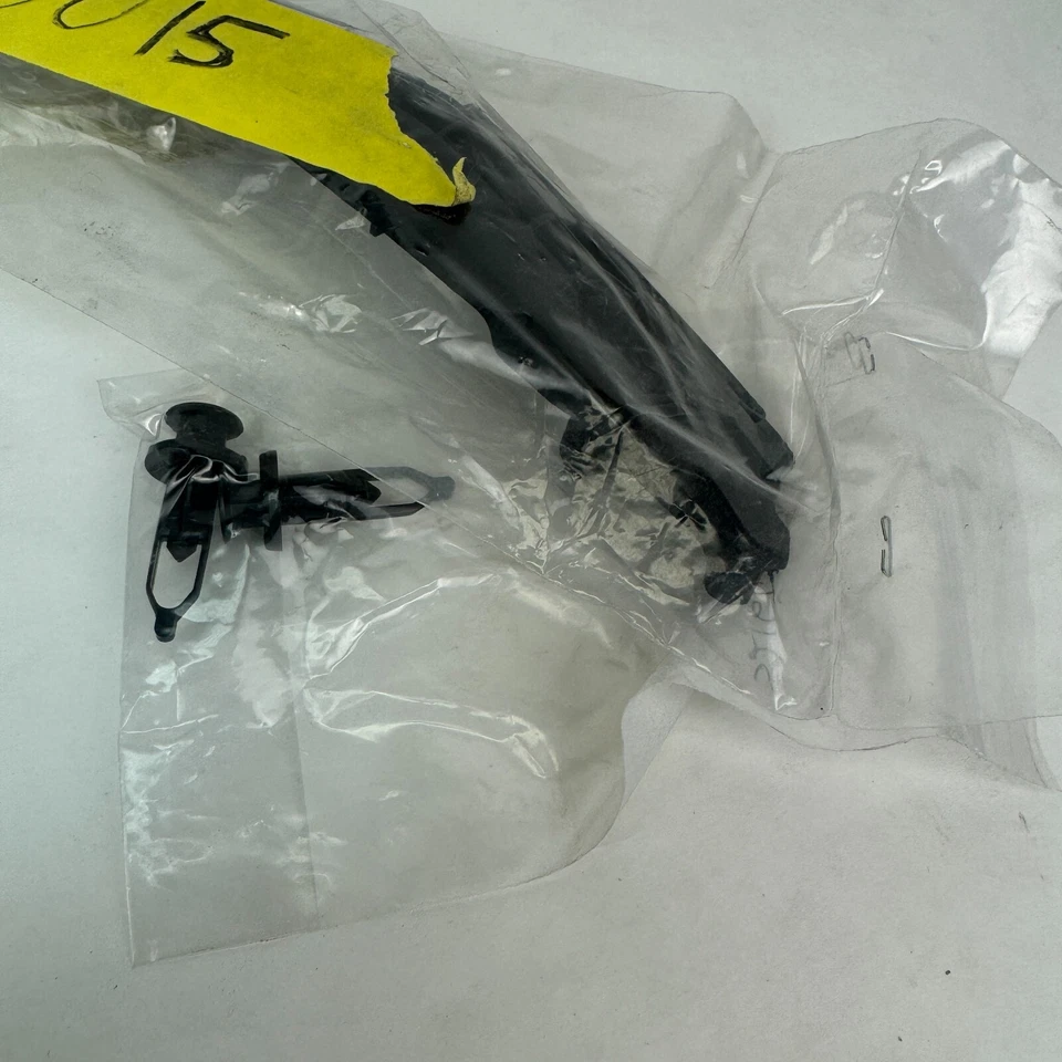 Soporte de parachoques trasero izquierdo derecho Toyota Yaris 2016 2017 OEM 52576-0D262 Foto 4 de 4