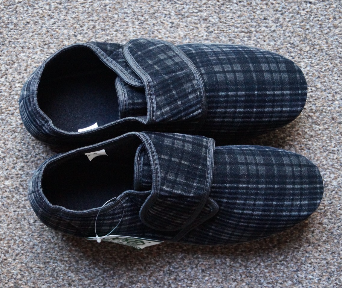 Mens JD WILLIAMS Wide Touch Close Black Check Memory Foam Slippers
