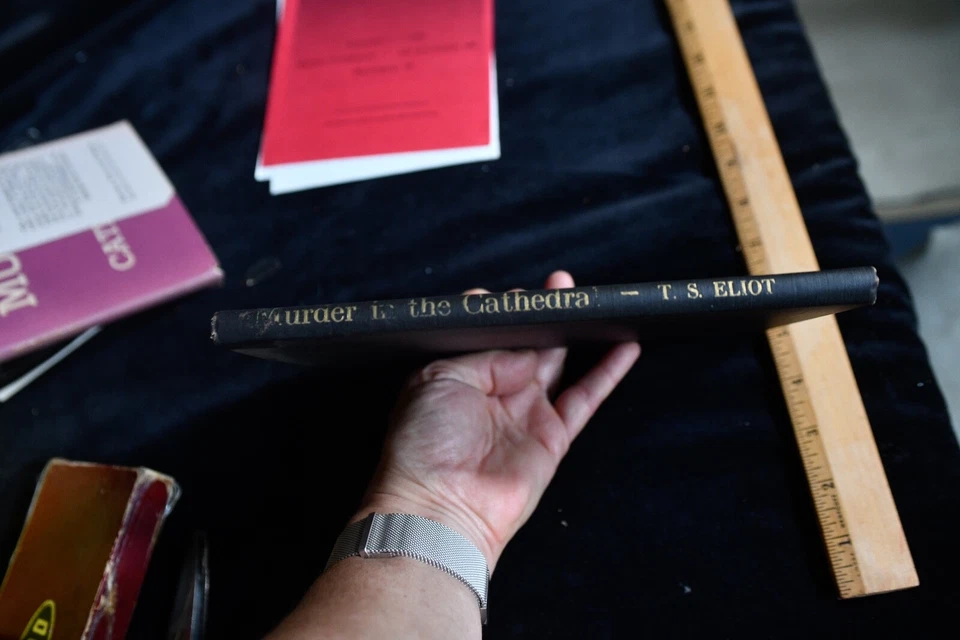 T.S. ELIOT Murder in the Cathedral 1st Edition 1935 Hardback with Slipcover Foto 2 de 4