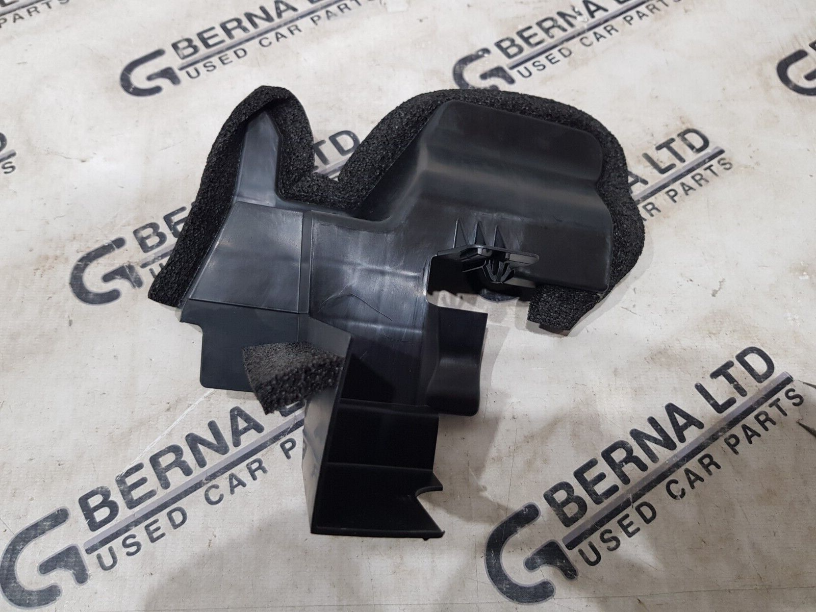 Toyota YARIS Hybrid Xp130 2012 Radiator Holder Bracket 16593-0m010 