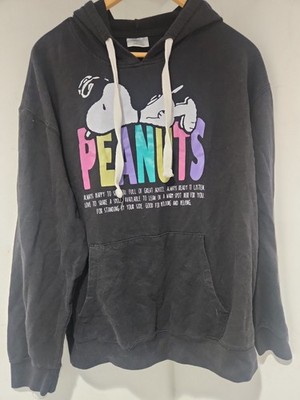 black Peanuts graphic hoodie featuring a vintage-style Snoopy illustration -F53