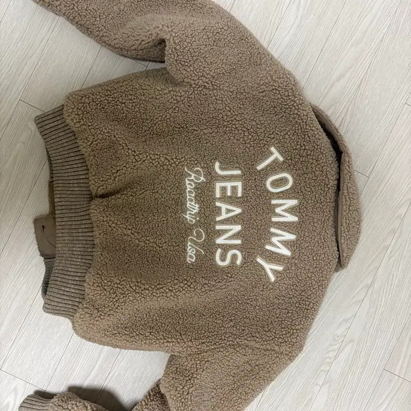 Tommy Jeans Jang Wonyoung Teddy Bomber Jacket S Size thumbnail 2