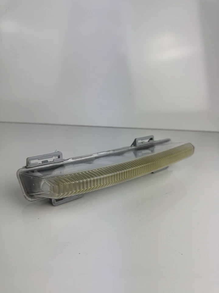 PARAGOLPES DELANTERO IZQUIERDO MERCEDES CLASE C CUPÉ LUZ ANTINIEBLA FUNCIONAMIENTO DIURNO OEM Foto 2 de 4