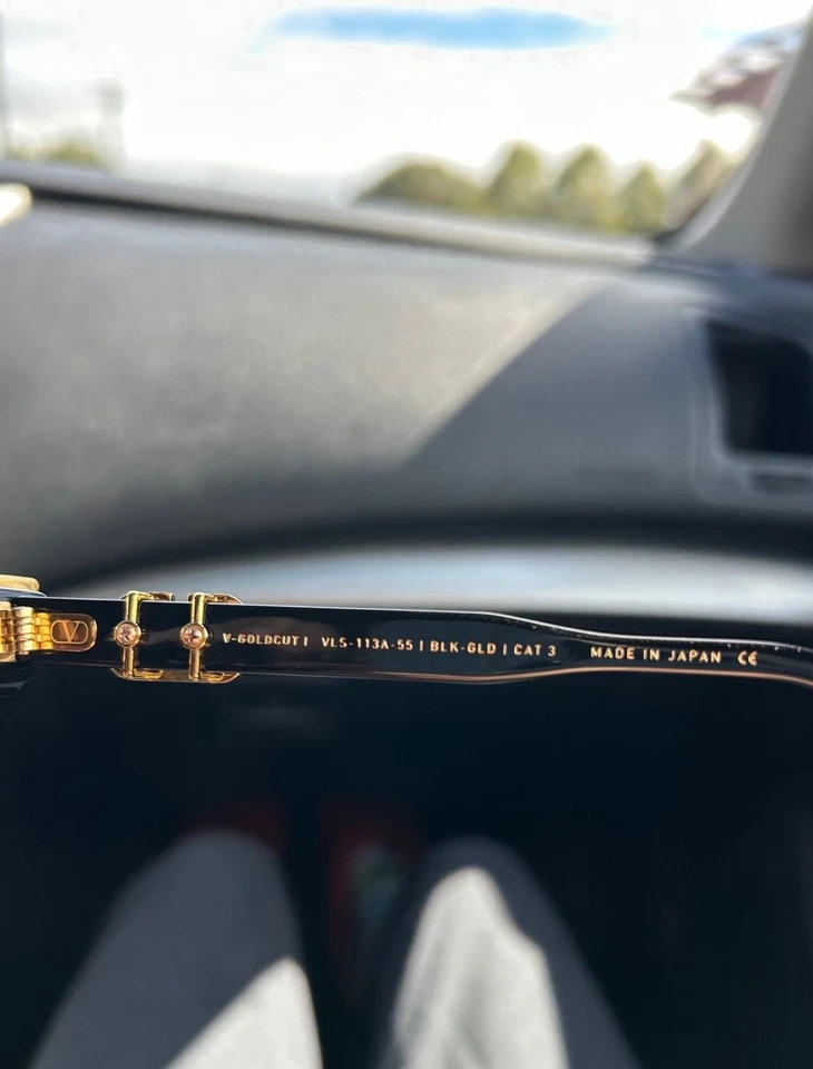 Authentic Valentino Garavani Women’s Sunglasses, V-Cut Gold, New condition - Image 4 of 4