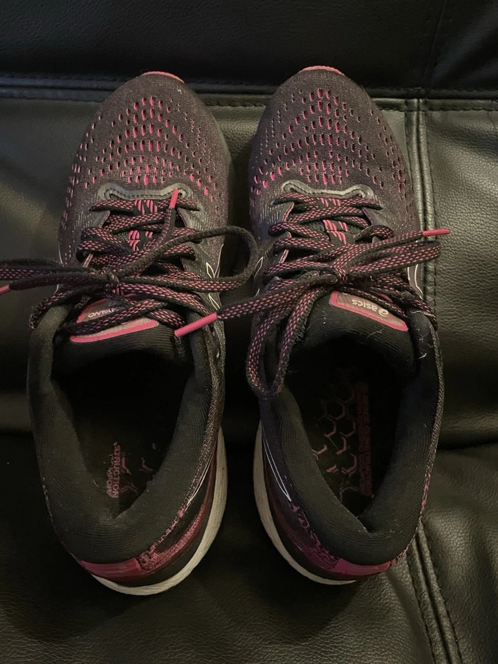 ASICS Gel Kayano 28 Runners Trainers 7 Black/ Maroon Worn Twice  — 第 3/4 张图片