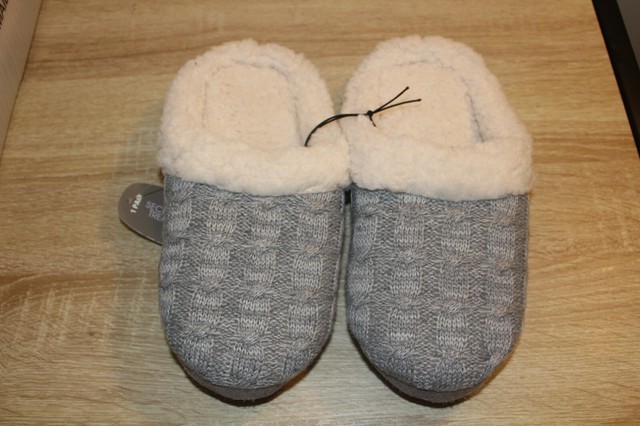 womens gray slippers