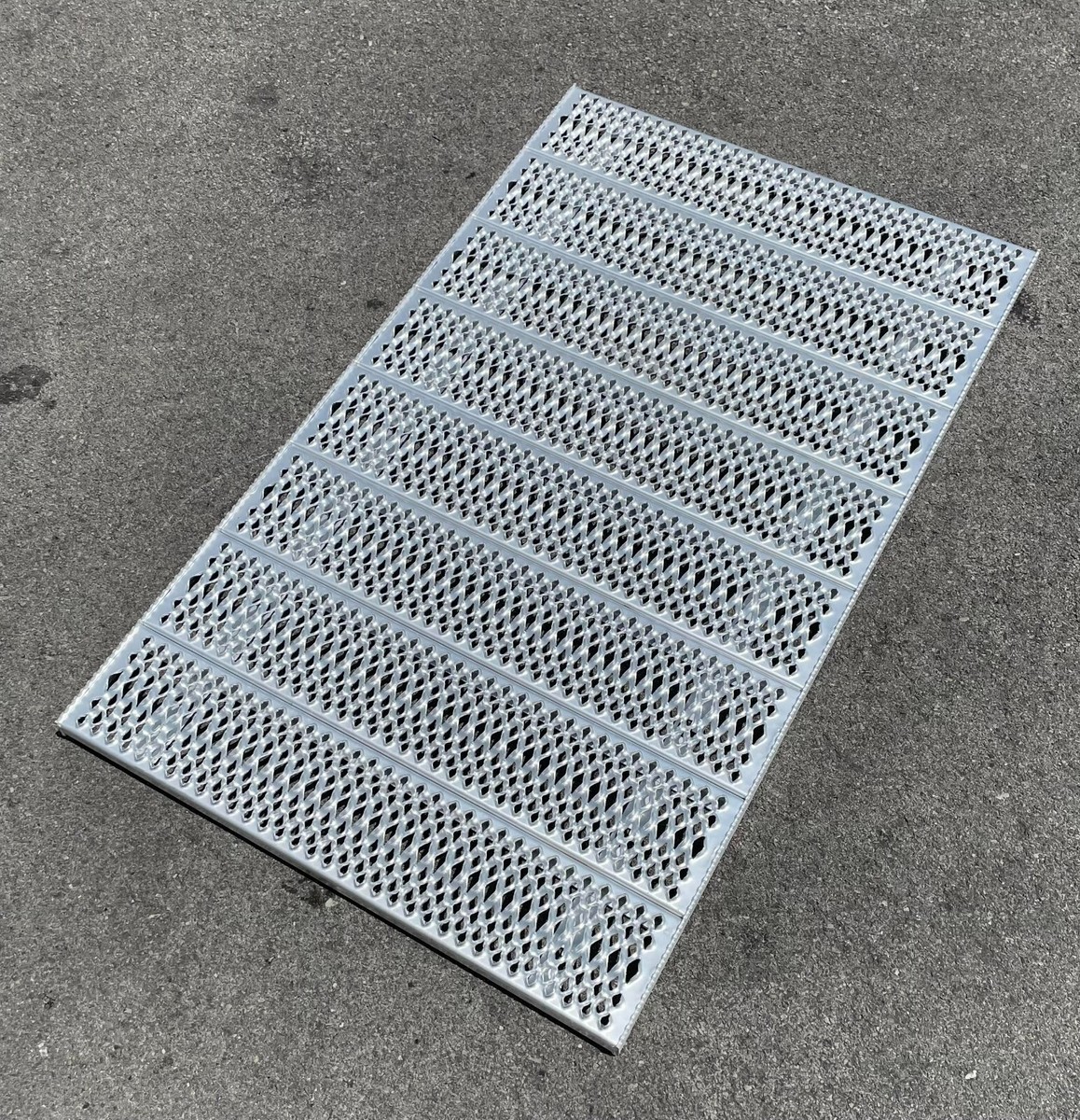 01-50900-1424 / 01-50901-1424 Genuine Paccar Aluminum Deckplate