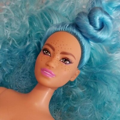 MUÑECA BARBIE EXTRA CURVY DE MATTEL - JUGUETES PANRE
