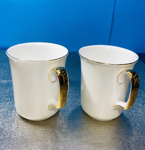 Royal Albert Val D'Or  Coffee/Tea Mug Bristol Shape Bone China England 8oz. EUC