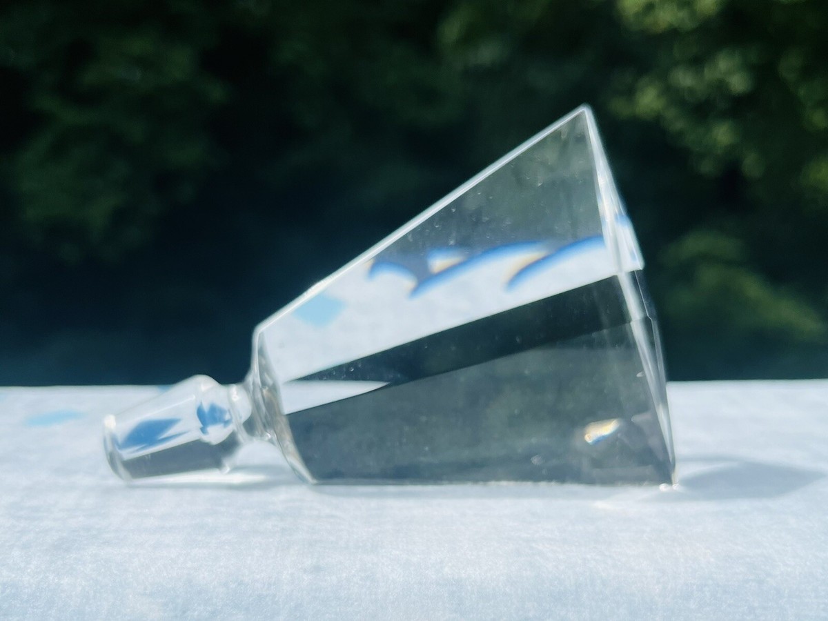 Desna Bohemia カットガラス香水瓶 刻印。 Desna Bohemia カットガラス香水瓶 刻印。 - メルカリ