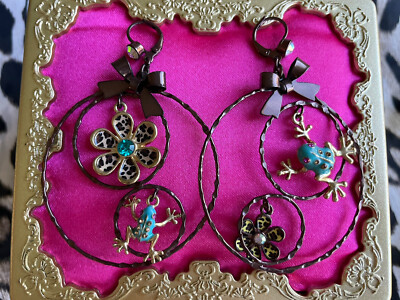 Betsey Johnson Vintage Jungle Fever Tree Frog Leopard Daisy Flower Hoop Earrings