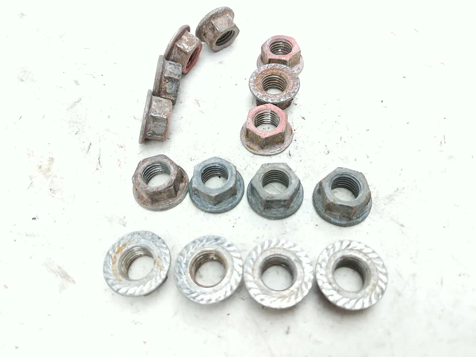 Tuerca de rueda Yamaha Raptor 660 03 cantidad de 15 Foto 3 de 4