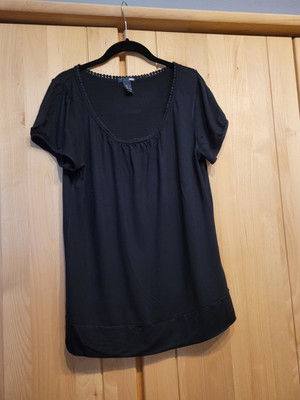 Schickes schwarzes Shirt von H&M, Größe L (40)