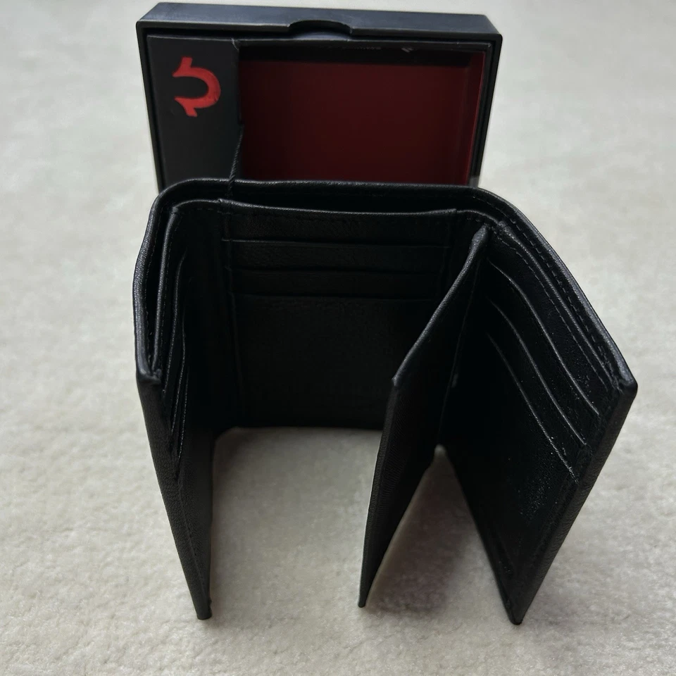 Cartera True Religion para hombre de cuero negro estuche para tarjetas RFID Maximus triple Foto 3 de 4