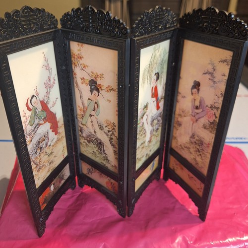 Vintage Dollhouse Asian 4 Panel Plastic  Folding Screen Room Divider