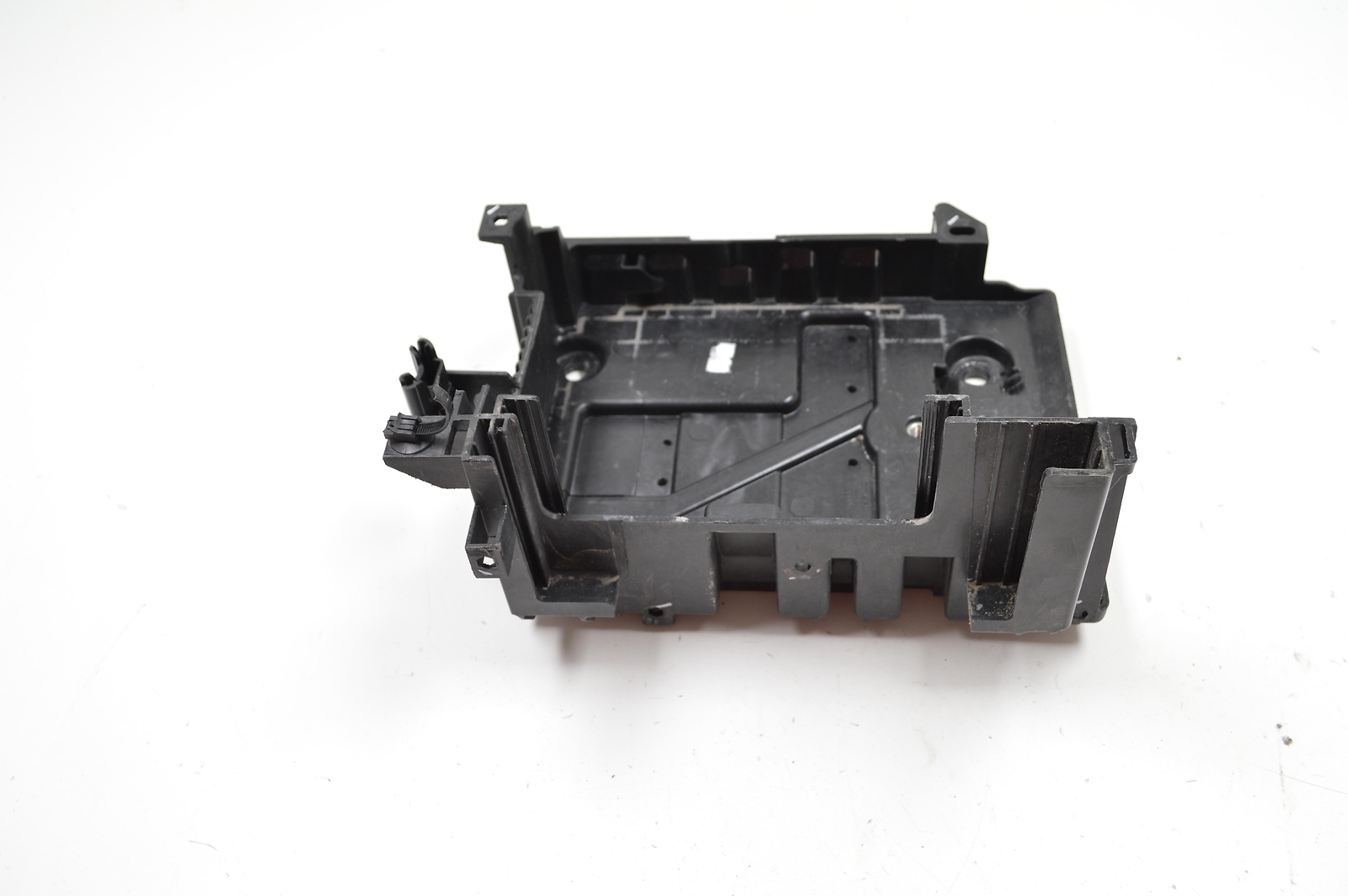 17 18 19 20 21 22 2016-2022 Chevrolet Spark Lt Battery Tray Used Oem (42359359)