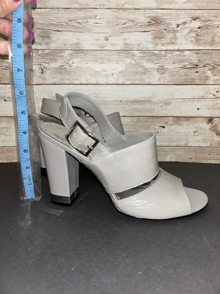 BCBGirls NUEVO Cuero Kosty Tacones Gris Taupe Beige Correas Plateado Punta Abierta ¡Lindos! Foto 4 de 4