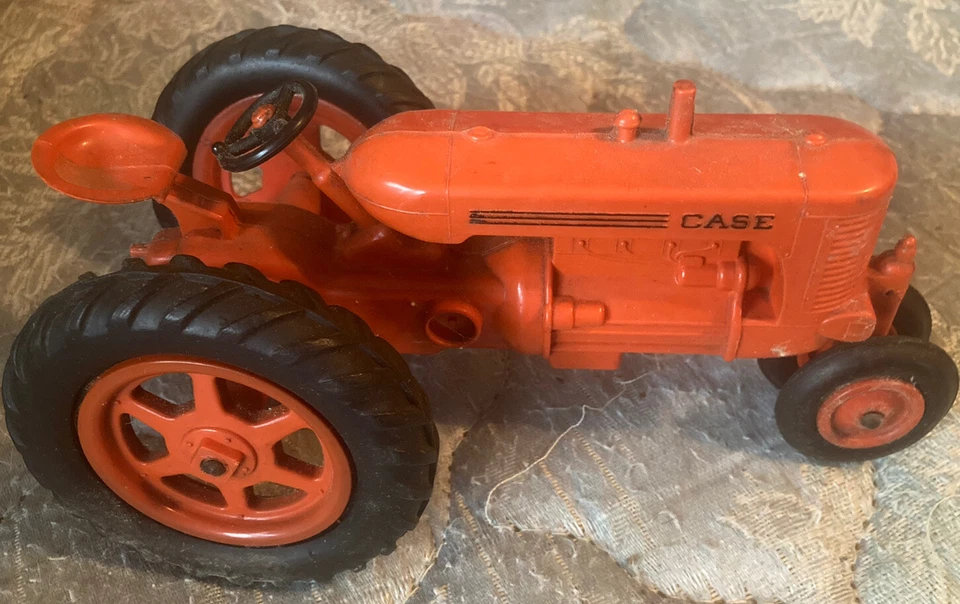 Case Monarch 1/16 plastic farm tractor replica collectible by Monarch Plastics - Image 2 of 2