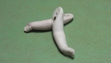 Antike Porzellan Puppenstube Puppenarme, Drahtbefestigung, 2,15" / 55 mm, Germany