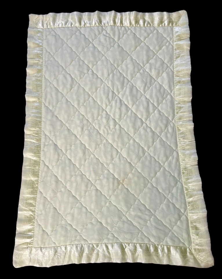 Manta de bebé acolchada amarilla pastel claro vintage de nailon satinado sedoso encuadernación Foto 2 de 4