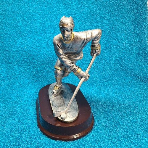 Hockey Figure, Female, 9.5x9", Faux Silver/ Gold - Picture 3 of 5