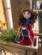 bambola amigurumi uncinetto Madonna che scioglie i nodi  hobby